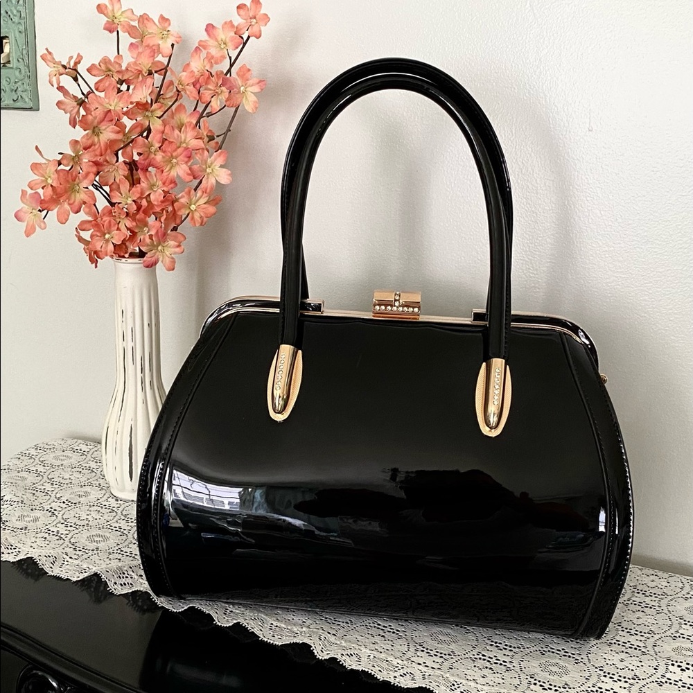 Sleek, Kiss Lock Handbag - New